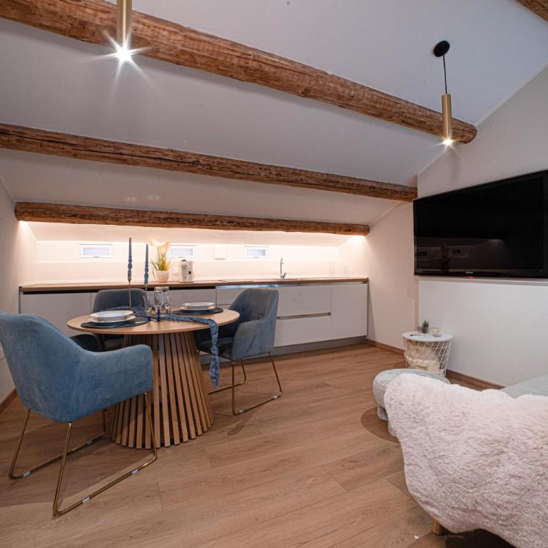 Una Mansarda di Luce nel Centro di Pescara con Parcheggio Privato - Palazzo Carolina - One-Bedroom Apartment - 5