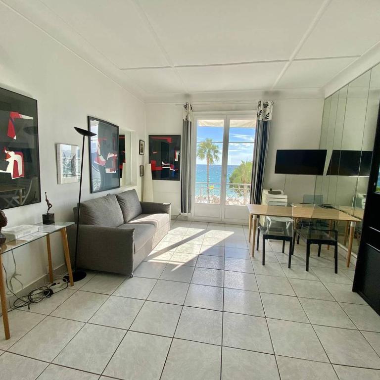 207 - Cannes La Croisette- Studio 1ère ligne face mer avec balcon - Appartamento Monolocale con Vista Mare - 7