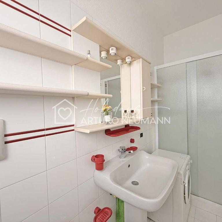 111 - Bellissimo trilo luminoso con vista mare e ARIA CONDIZIONATA -SPIAGGIA INCLUSA - Appartamento con 2 Camere da Letto - 2