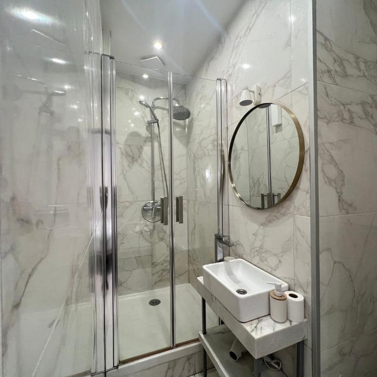 LE SUQUET, OLD TOWN, CANNES CENTER, 2 rooms appt, public parking - Appartement 1 Chambre - 8