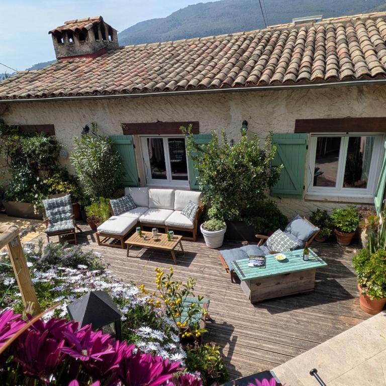Charmant haut de villa - Maison 3 Chambres - 25