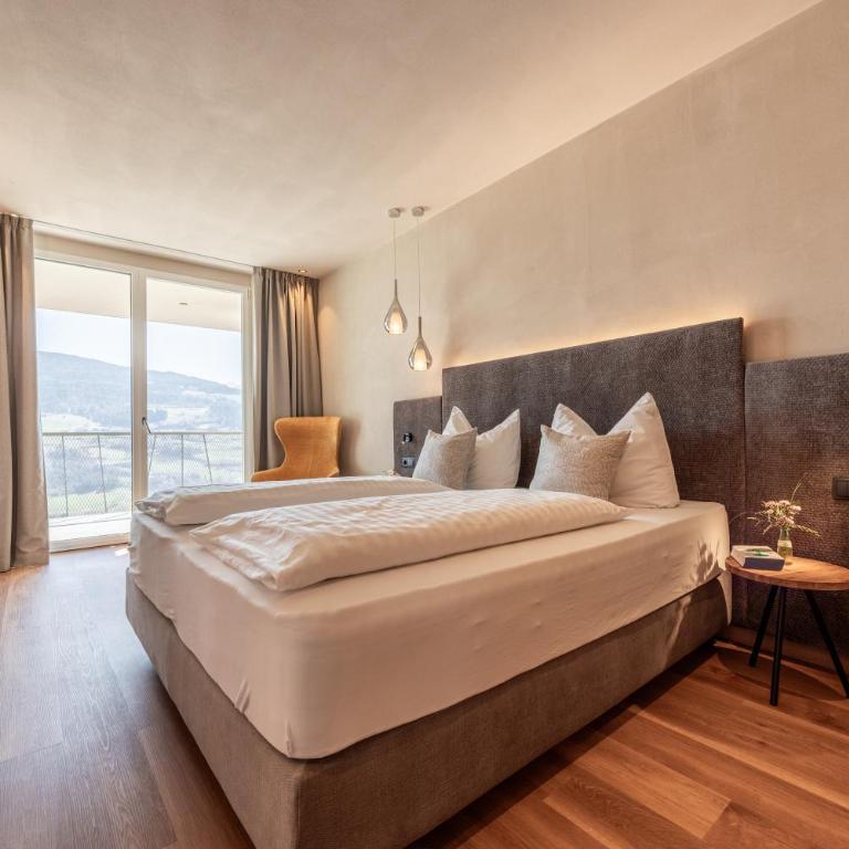 EGGER Apartments & Suites - Deluxe Apartment - 4