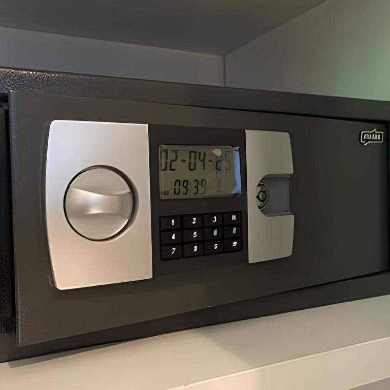 Guest Friendly 2 Master Bedroom Private Jacuzzi - Apartment - 32