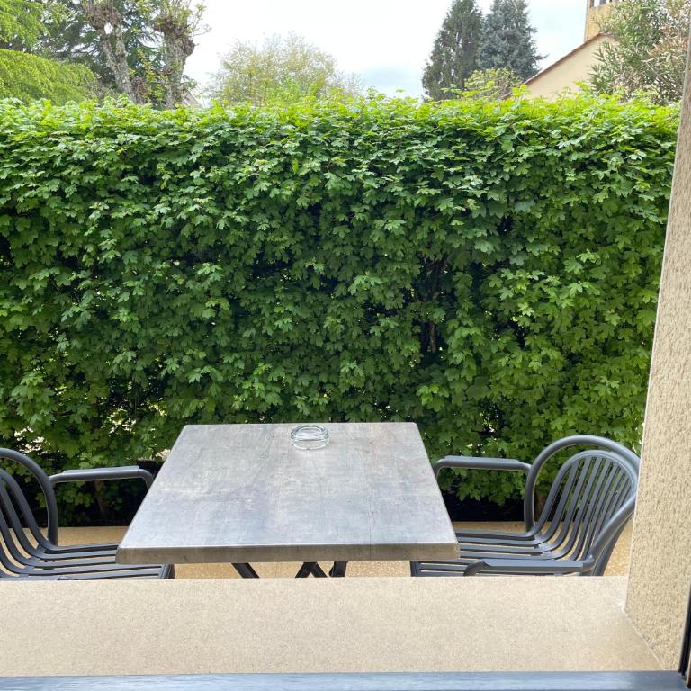 Hôtel Le Mas del Pechs - Chambres avec terrasse - Chambre, côté jardin, terrasse, vue sur piscine - 10