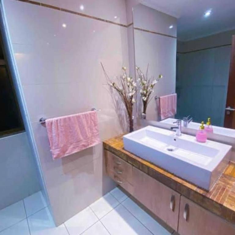 Marilyn - Two-Bedroom House - 5