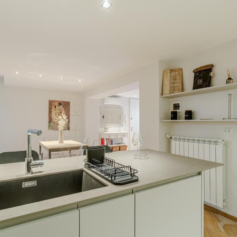 GuestHost - Quadrilatero Chic Apartment - Two-Bedroom Apartment - 8