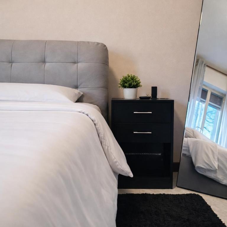 Creti Room Guesthouse - Camera Matrimoniale con Bagno in Comune - 8