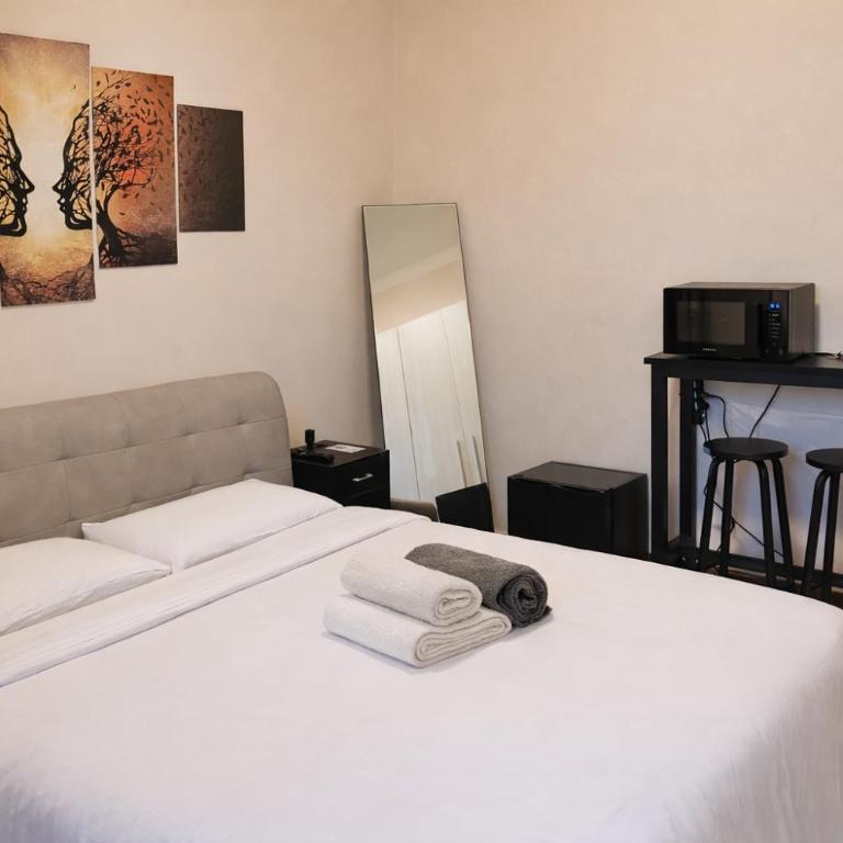 Creti Room Guesthouse - Camera Matrimoniale con Bagno in Comune - 4