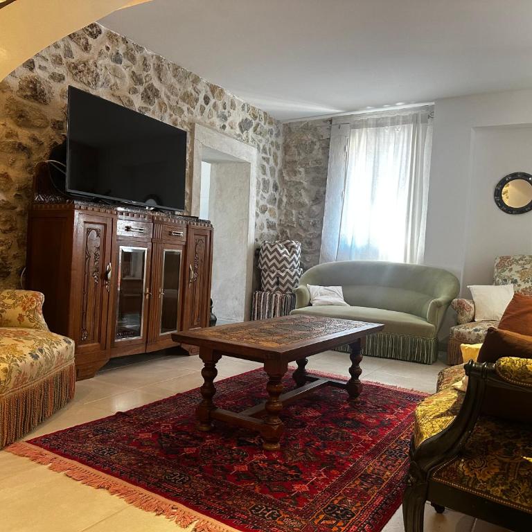 Gîte de 12 personnes au cœur d'un domaine viticole - Five-Bedroom House - 4