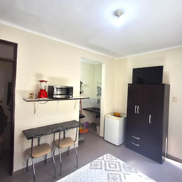 PC MONOAMBIENTE EQUIPADO en Zona residencial, cerca de todo! - One-Bedroom Apartment - 2