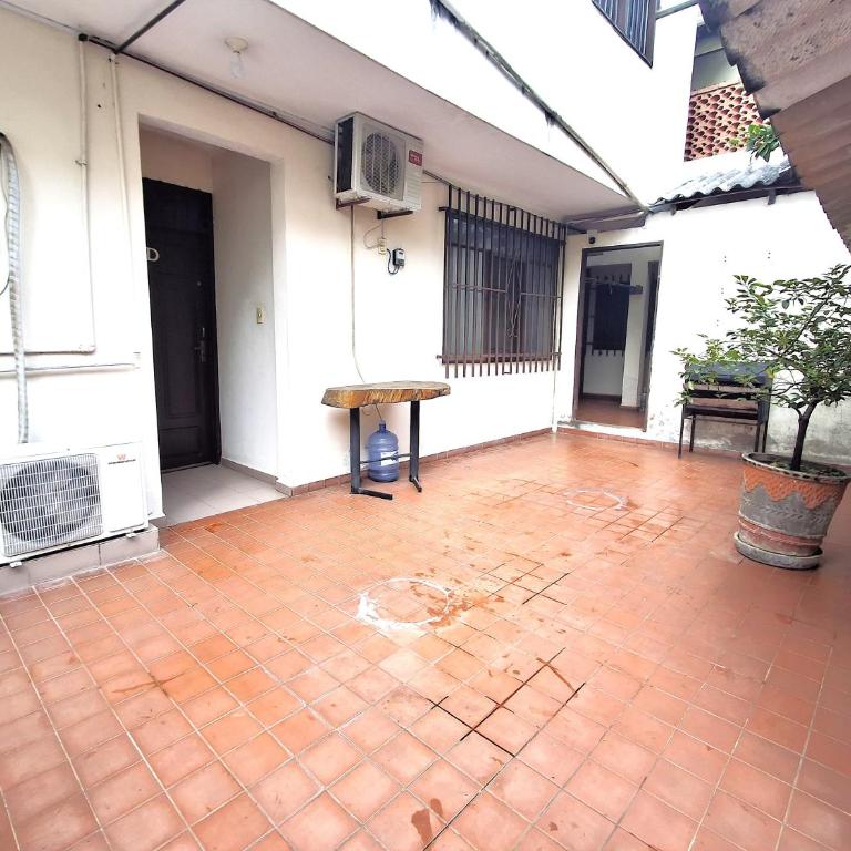 PC MONOAMBIENTE EQUIPADO en Zona residencial, cerca de todo! - One-Bedroom Apartment - 3