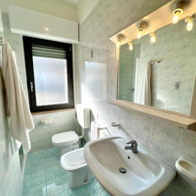 Central flat with balcony - Appartamento - 15