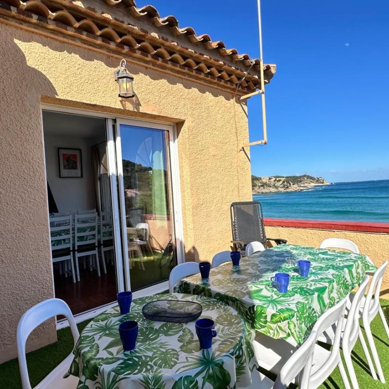 Apartamento con jardín a 11 metros de la playa. CG. - Apartamento - 88