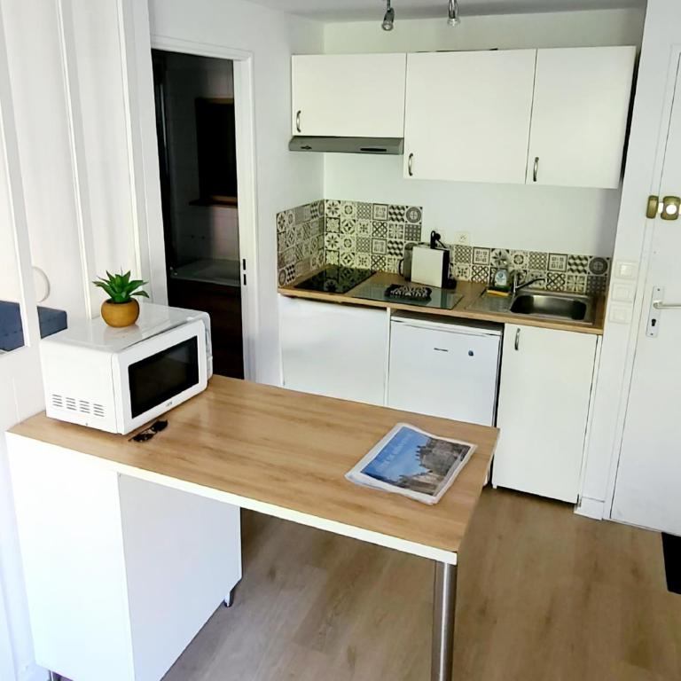 Grand Studio neuf Parking Privatif 3 minutes Gare au calme Parking Max 4M50 - Appartement 1 Chambre - 2