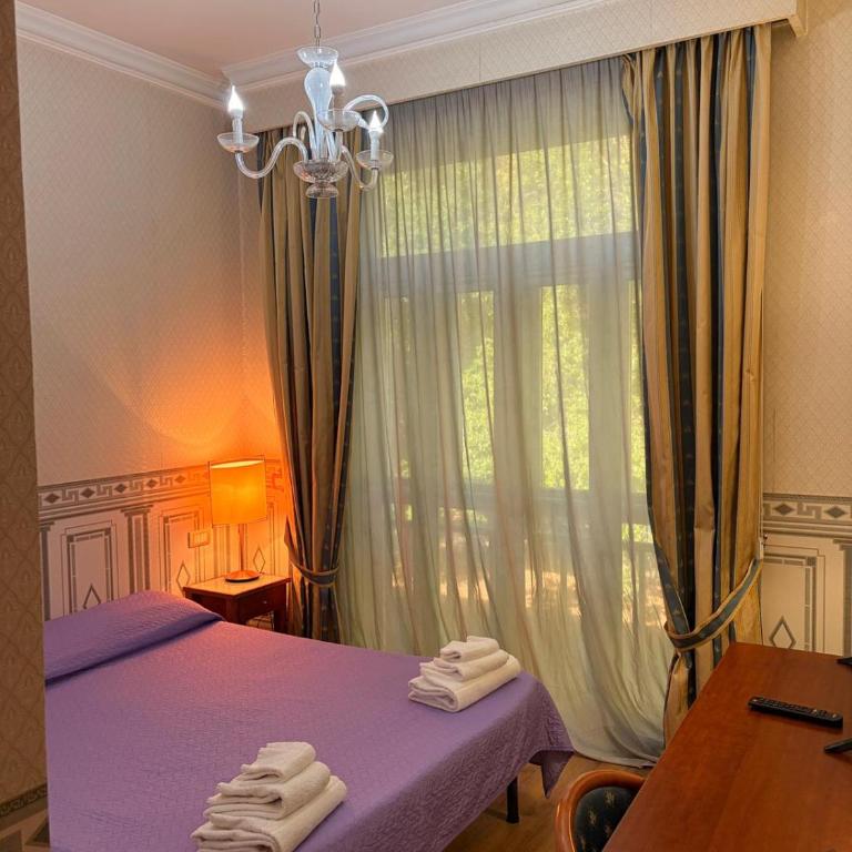 City Hall - Economy Double Room - 8