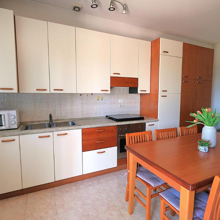 Trilocale piano terra con doppi servizi Piazza Aurora 100m dal mare - Family Apartment - Two-Bedroom Apartment - 10