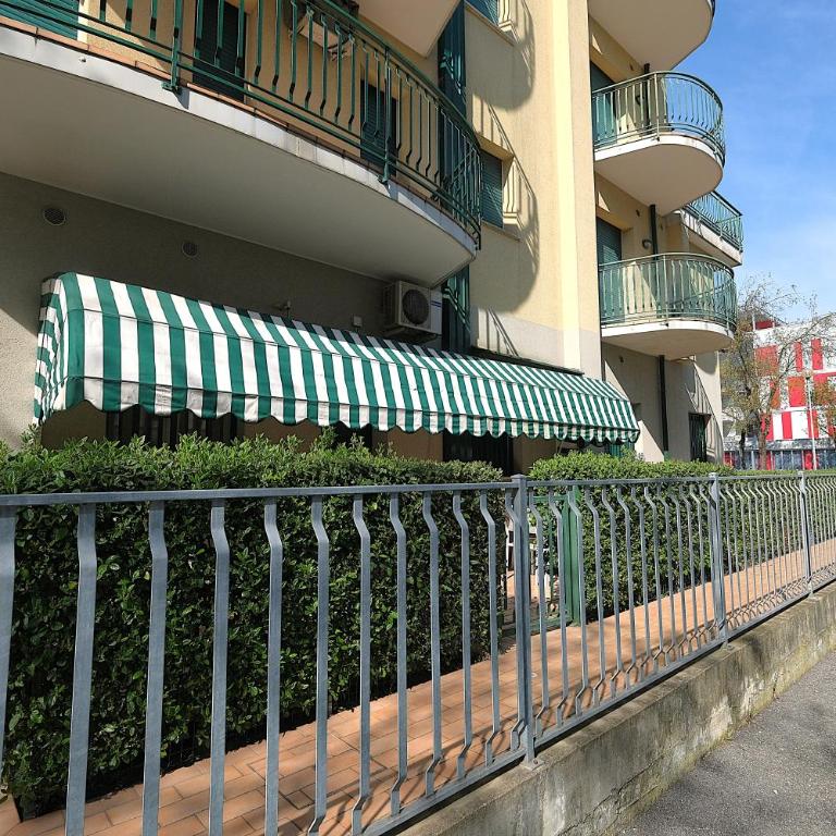 Trilocale piano terra con doppi servizi Piazza Aurora 100m dal mare - Family Apartment - Two-Bedroom Apartment - 5