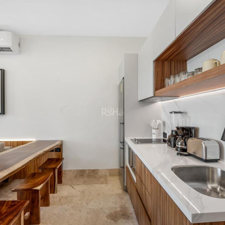 Hotel Ixuh Ocean Front Quinta Avenida Playa del Carmen - Studio with Terrace - 6