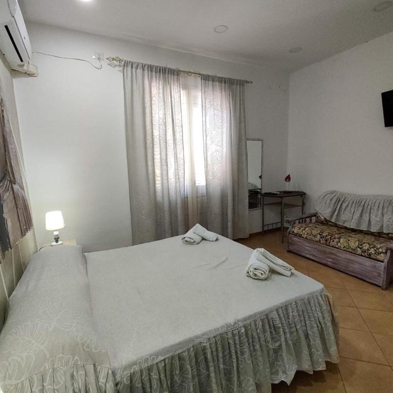 B&B Giada - Camera Tripla con Vista Città - 3