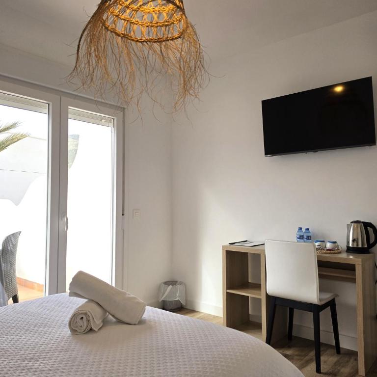 HOSTAL CASA EMILIO - Habitación con cama grande - 17