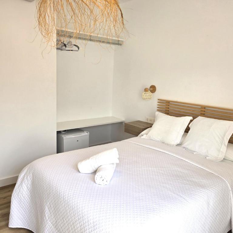 HOSTAL CASA EMILIO - Habitación con cama grande - 16