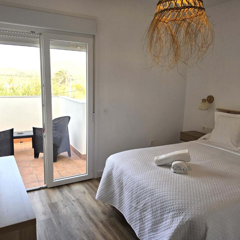 HOSTAL CASA EMILIO - Habitación con cama grande - 3