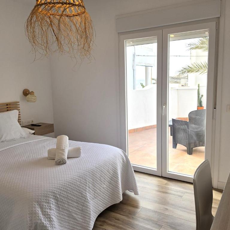 HOSTAL CASA EMILIO - Habitación con cama grande - 9