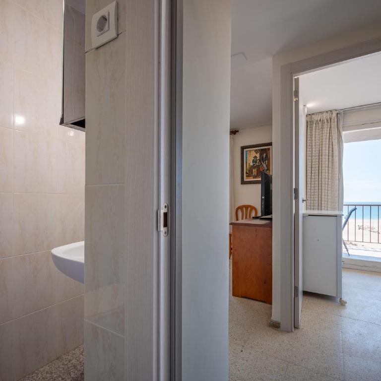 AT111 Vistas frontales a la playa la Paella - Apartamento de 3 dormitorios - 15