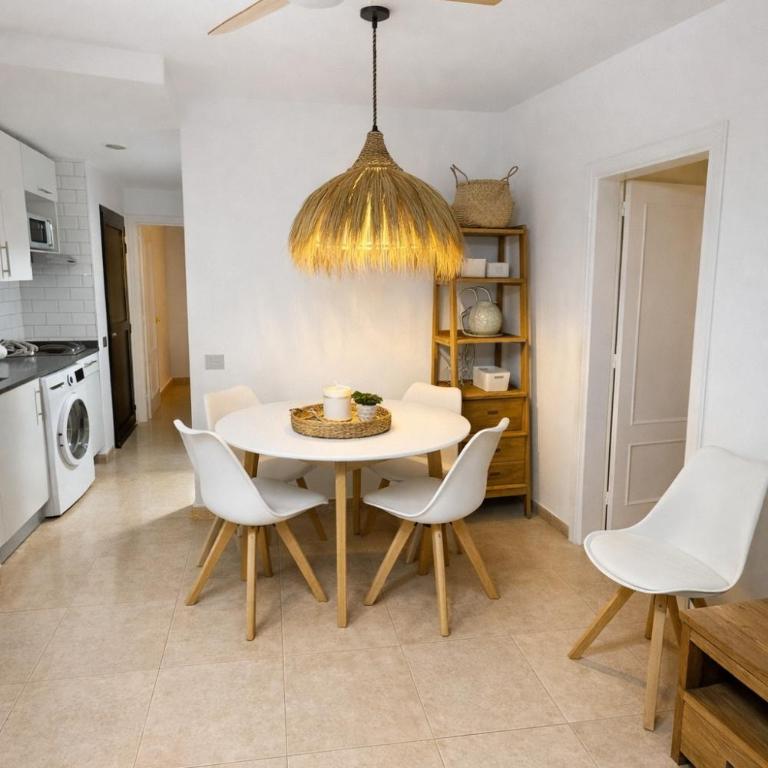 Corralejo Holiday Rentals - Apartamento de 2 dormitorios con terraza - 4