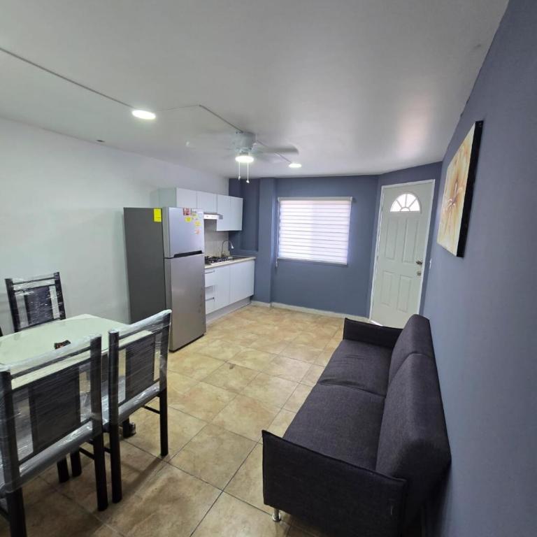 Departamento a 1 cuadra de Gonzalitos cercano a hospitales - One-Bedroom Apartment - 1