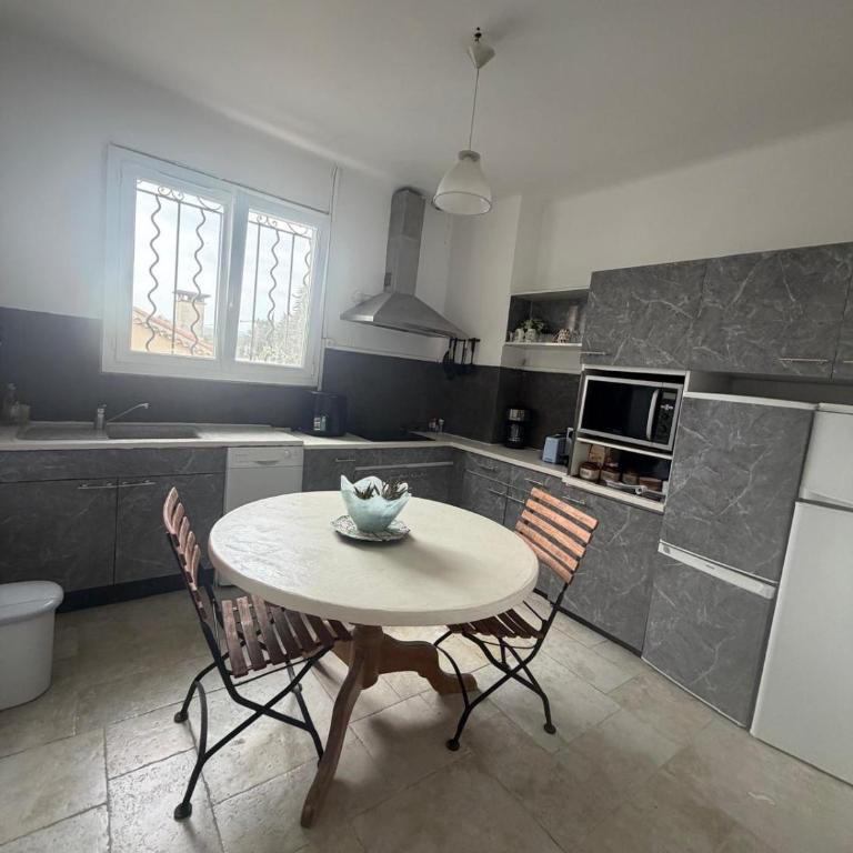 Grand Appt 6P climatisé dans villa avec piscine - 8 kms de Cannes - Appartement 2 Chambres - 46