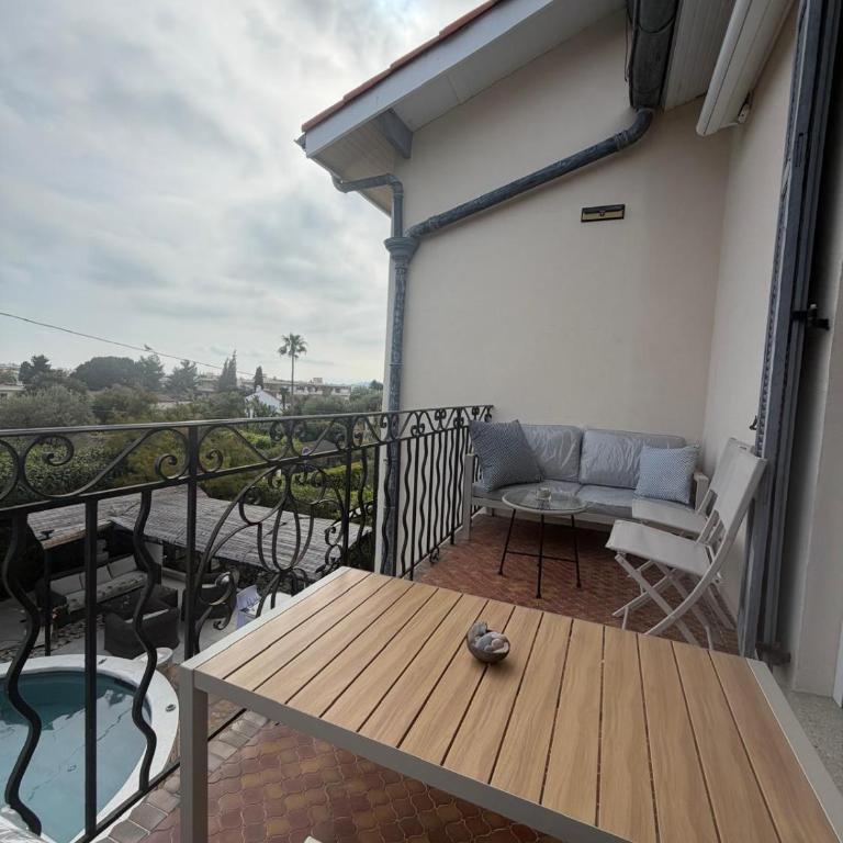 Grand Appt 6P climatisé dans villa avec piscine - 8 kms de Cannes - Appartement 2 Chambres - 35