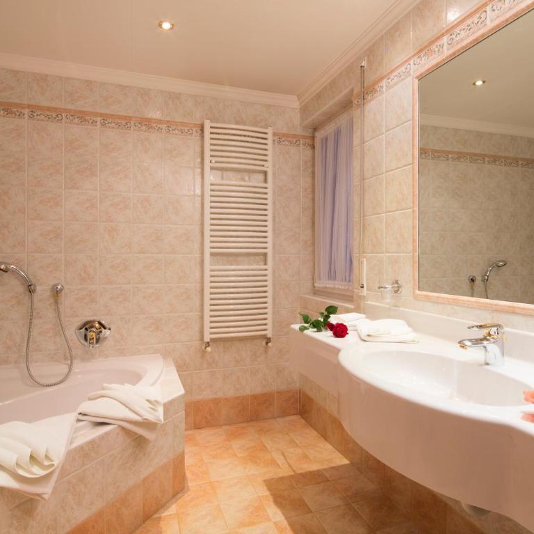 Dolomites Wellness Hotel Savoy - Habitación Doble Superior - 5