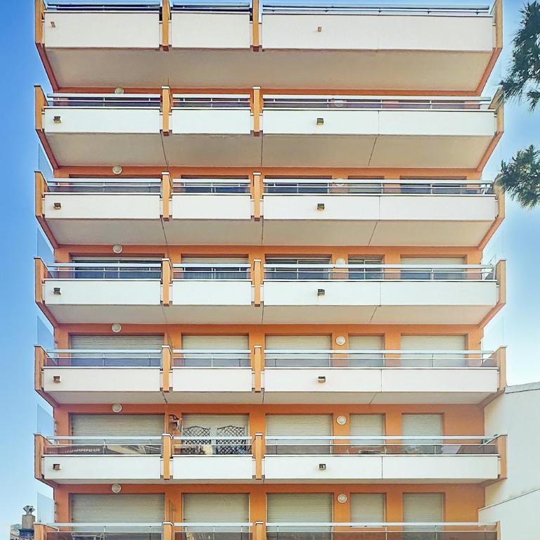 Appartement entièrement rénové avec vue sur le bassin et villa St Yves - Parking privé - One-Bedroom Apartment with Sea View and Balcony - 19