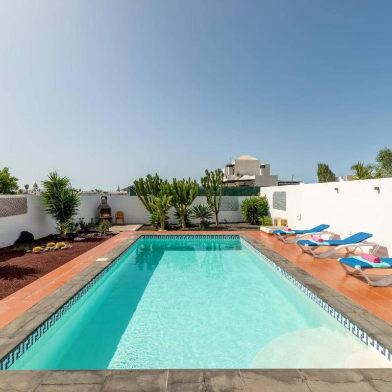 Villa Tropical by Villa Plus - Villa - 1