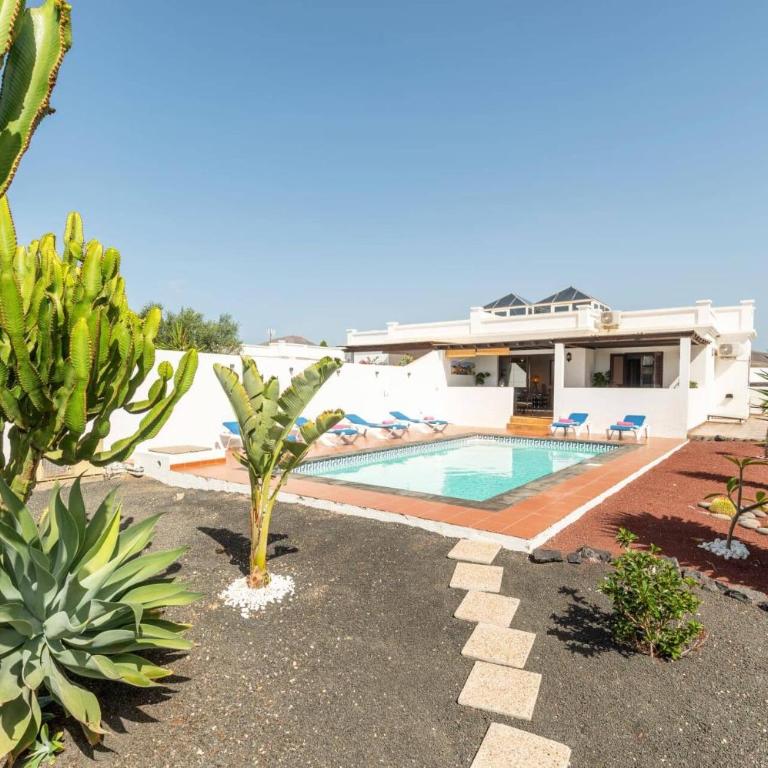 Villa Tropical by Villa Plus - Villa - 2