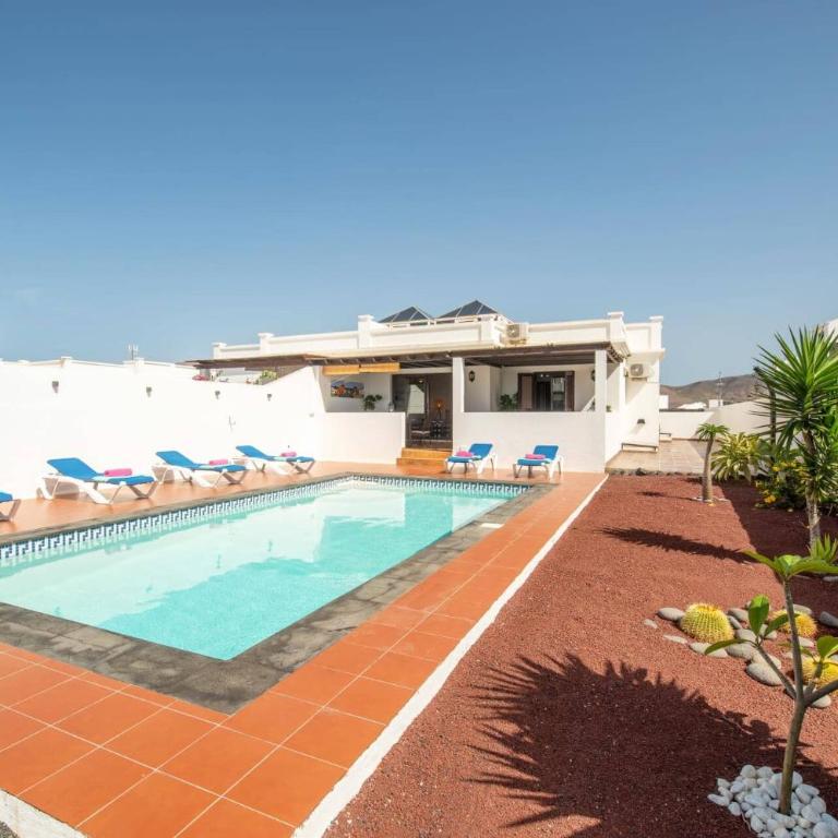 Villa Tropical by Villa Plus - Villa - 12