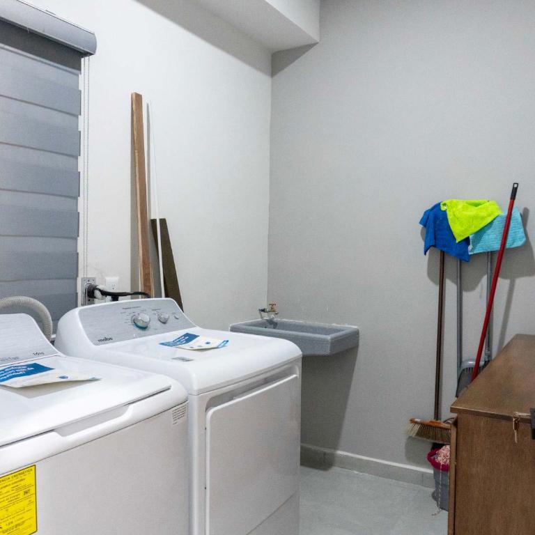 Apartamento cerca de la playa con piscina en la azotea - Apartment - 24