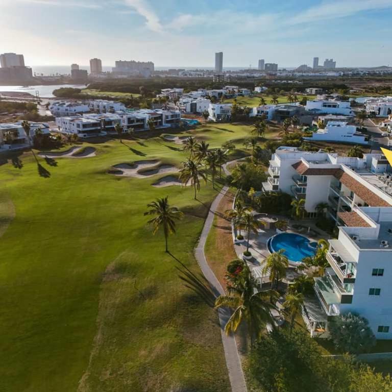 Golf View Retreat Pool & Gym Marina Mazatlán - Apartment - 17