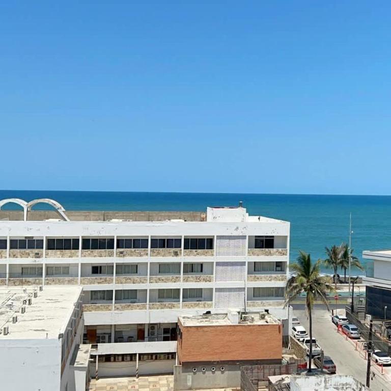 Departamento con 2 recámaras alberca y balcón frente al mar - Apartment - 20