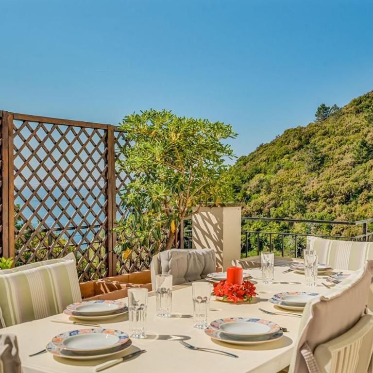 Sulla via dell'amore- Riomaggiore -private parking - Three-Bedroom House - 2