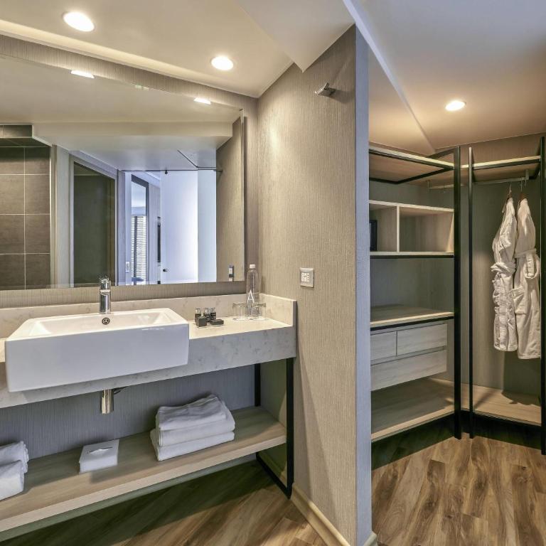 Pullman Vina del Mar San Martin - Superior King Suite - 1