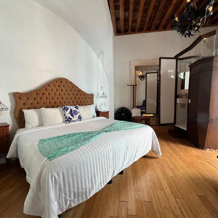 Mansion Von Humboldt - Suite with Balcony - 1