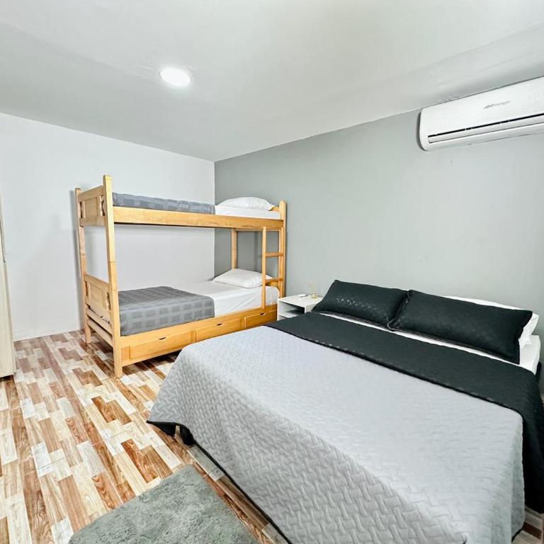 Habitación Privada en Casa - Homesstar Hospedaje y Coworking - Habitación Doble con baño privado - 2 camas - 1