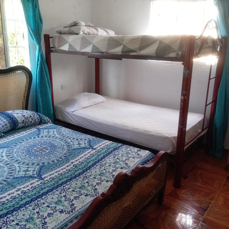 Alojamiento Casa Luz Cielo - Habitación Doble con baño compartido - 1 o 2 camas - 1