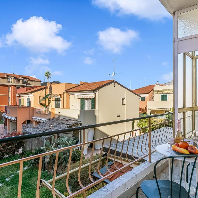 Boccaccio - Apartment with Balcony, Near Marina & Beach - Happy Rentals - Apartment with Balcony - 1