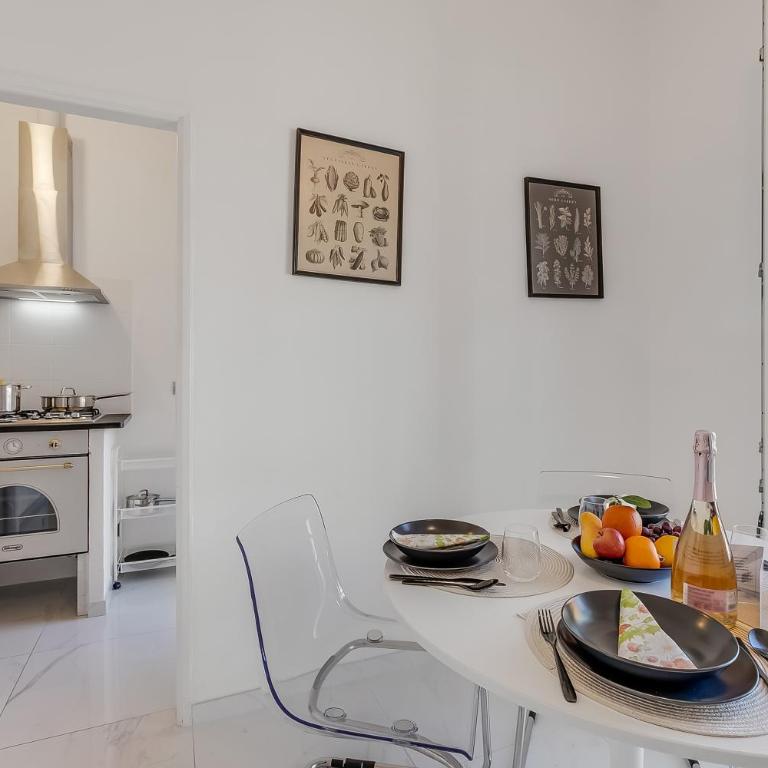 Boccaccio - Apartment with Balcony, Near Marina & Beach - Happy Rentals - Apartment with Balcony - 4