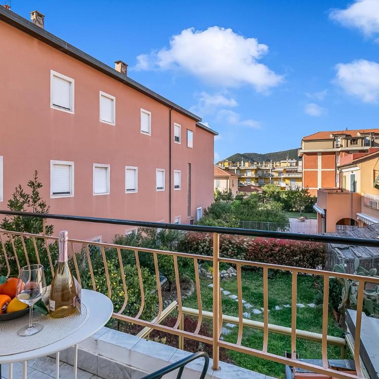 Boccaccio - Apartment with Balcony, Near Marina & Beach - Happy Rentals - Apartment with Balcony - 10