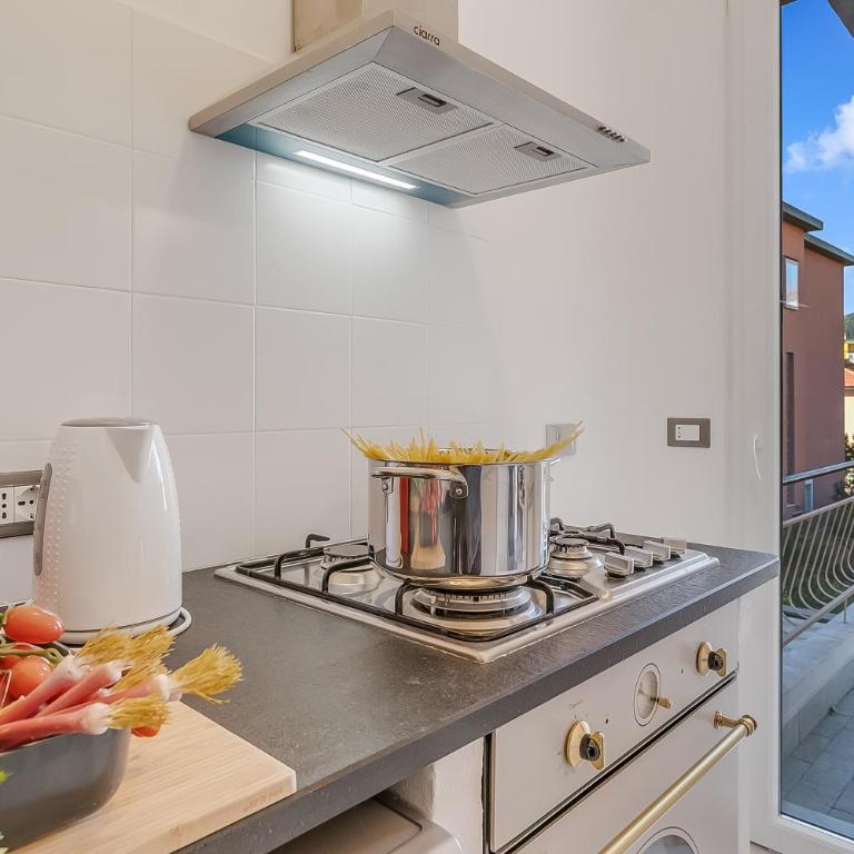 Boccaccio - Apartment with Balcony, Near Marina & Beach - Happy Rentals - Apartment with Balcony - 13