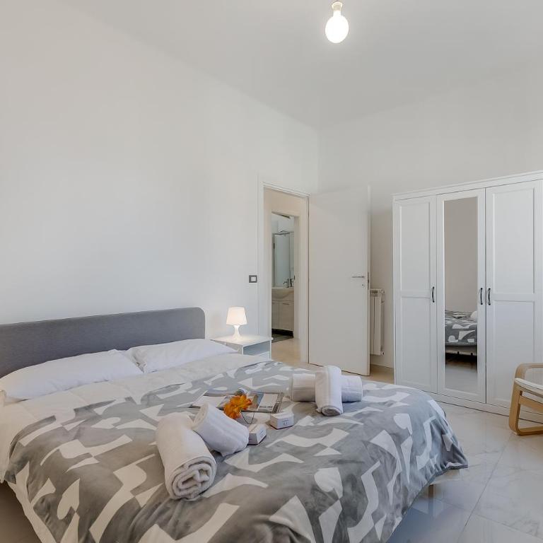 Boccaccio - Apartment with Balcony, Near Marina & Beach - Happy Rentals - Apartment with Balcony - 16